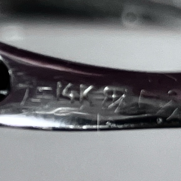 14Kt WHITE GOLD & DIAMOND Ring / Channel Set / Size 9.5 / Comfort Fit Setting - Picture 7 of 10